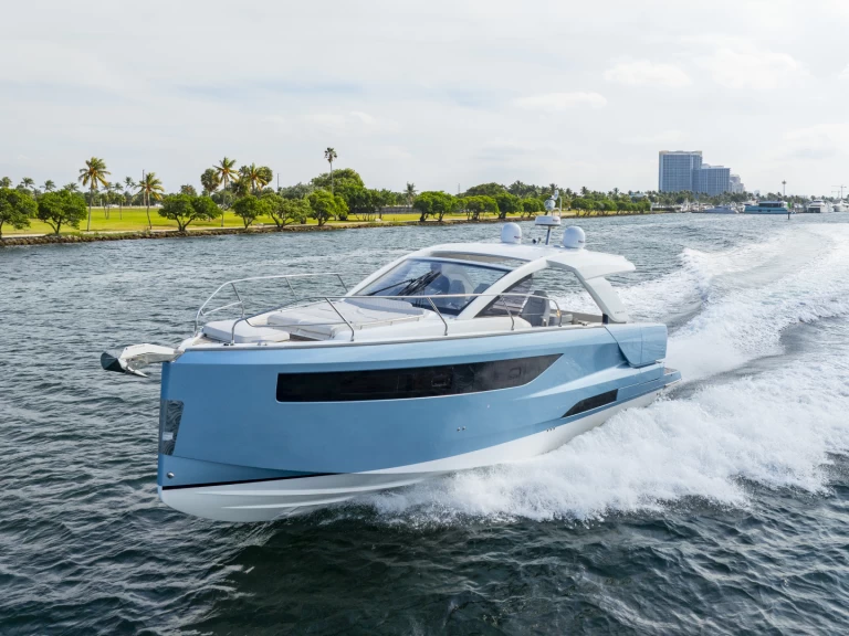 Louez un Jeanneau db 43 à Miami