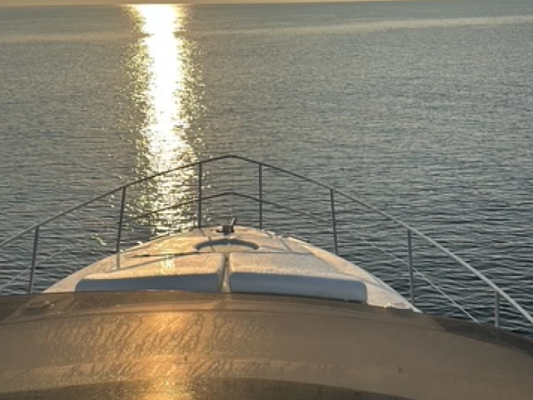 Location bateau Azimut Azimut 42 Fly à San Vincenzo sur Samboat