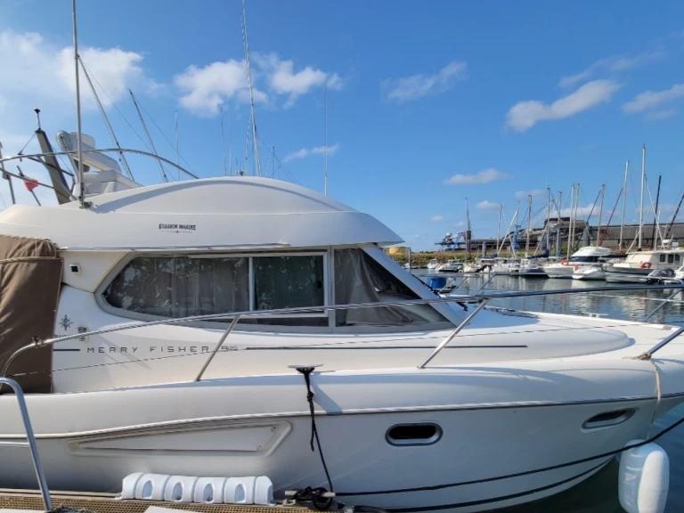 Location bateau Anglet pas cher Merry Fisher 925 Fly