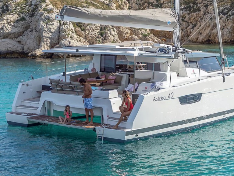 Location Catamaran Fountaine Pajot avec permis