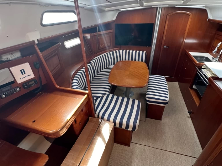 Voilier à louer à La Marina de Valencia au meilleur prix