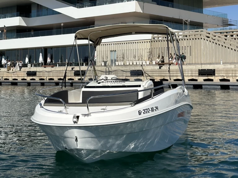 Bateau à moteur à louer à Valence au meilleur prix