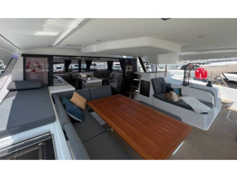 Location bateau Fountaine Pajot Aura 51 à Álimos sur Samboat