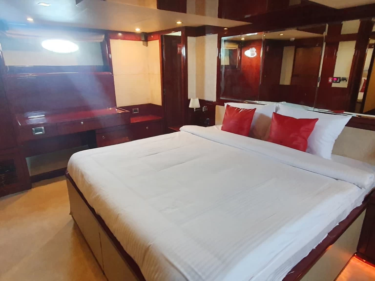 Sunseeker Aura a louer à Dubaï harbour