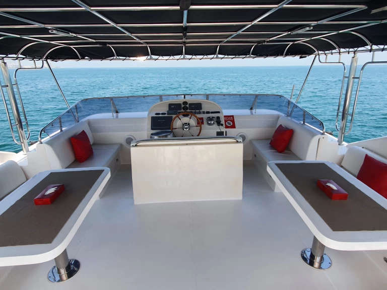 Location bateau Dubaï harbour pas cher Aura