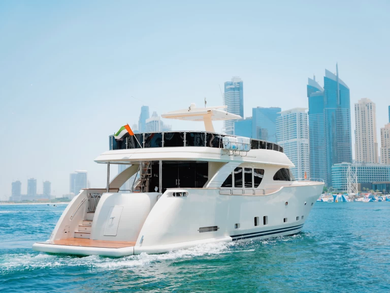 Louez un Azimut Freedom à Dubaï harbour