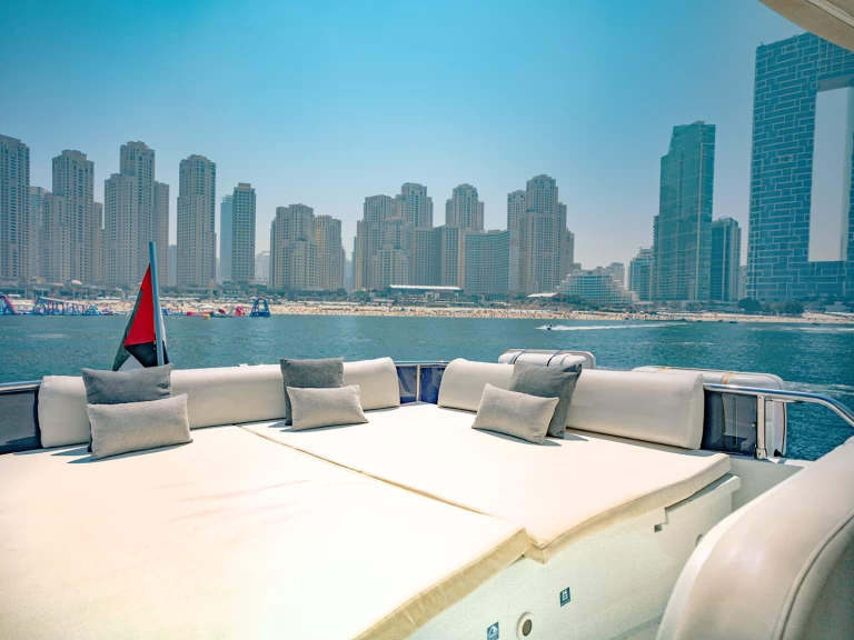 Louer Yacht avec ou sans skipper Sunseeker à Dubaï harbour
