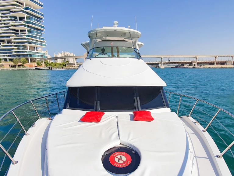 Louez un Azimut X23 à Dubaï harbour