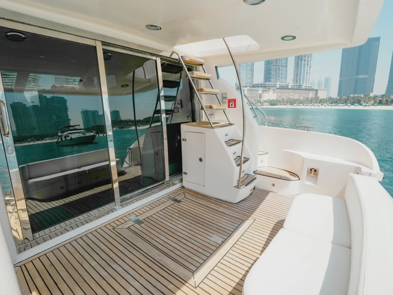 Location Bateau à moteur à Dubaï harbour - Sunseeker X8