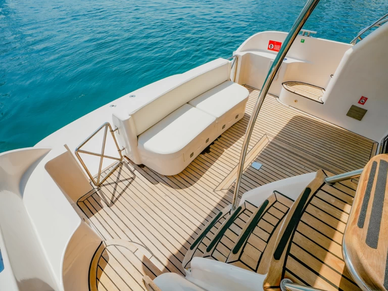 Louer Bateau à moteur avec ou sans skipper Sunseeker à Dubaï harbour