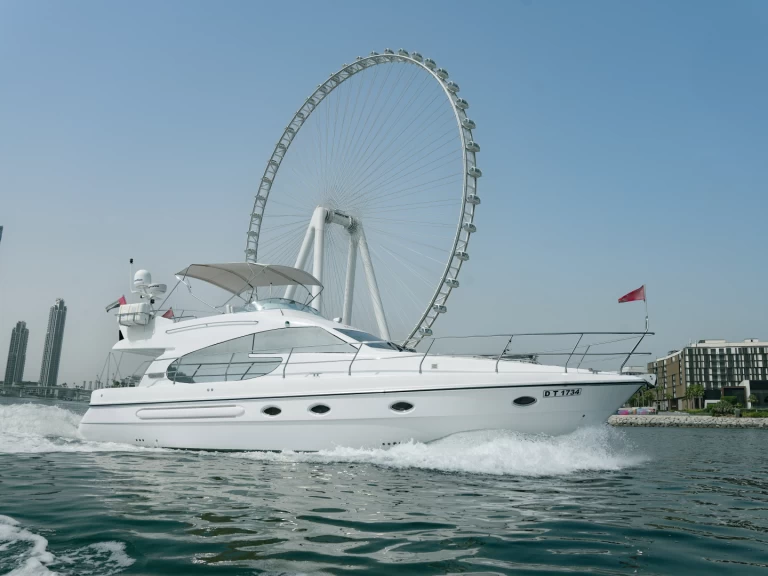 Louer Bateau à moteur avec ou sans skipper Azimut à Dubaï harbour