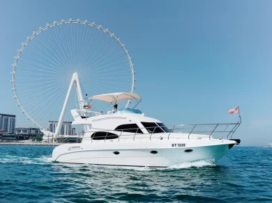 Gulf Craft - Majesty Yachts X4 między profesjonalistami a osobami prywatnymi w Dubaï harbour