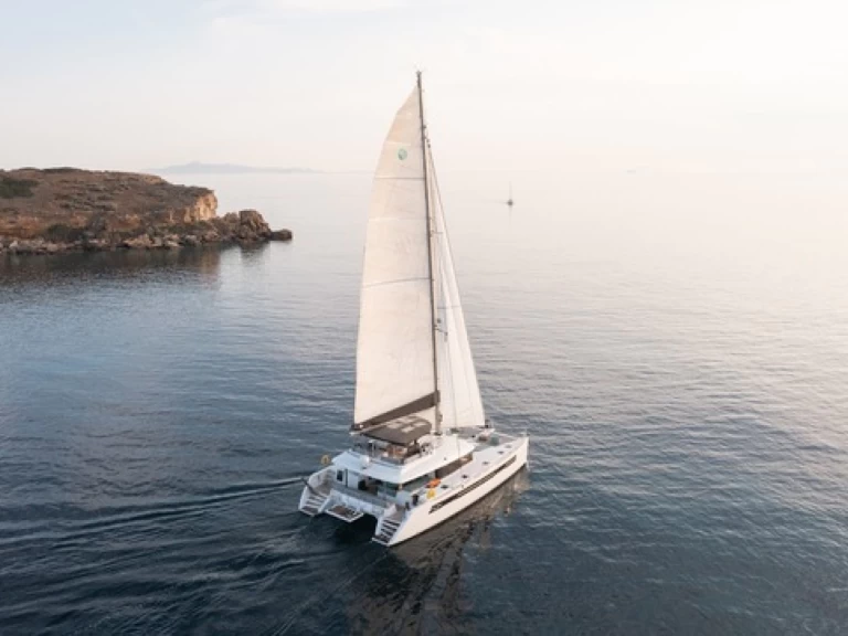 Catamaran à louer à Néa Péramos au meilleur prix
