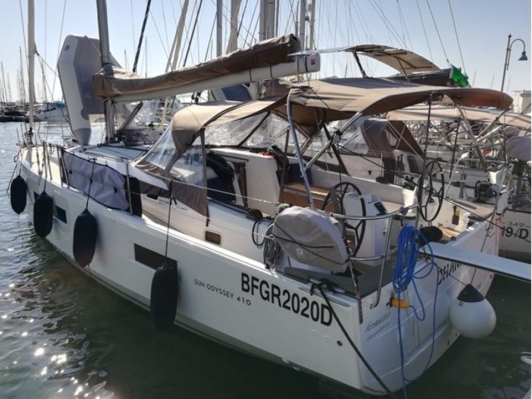 Location à San Vincenzo - Jeanneau Sun Odyssey 410 sur SamBoat