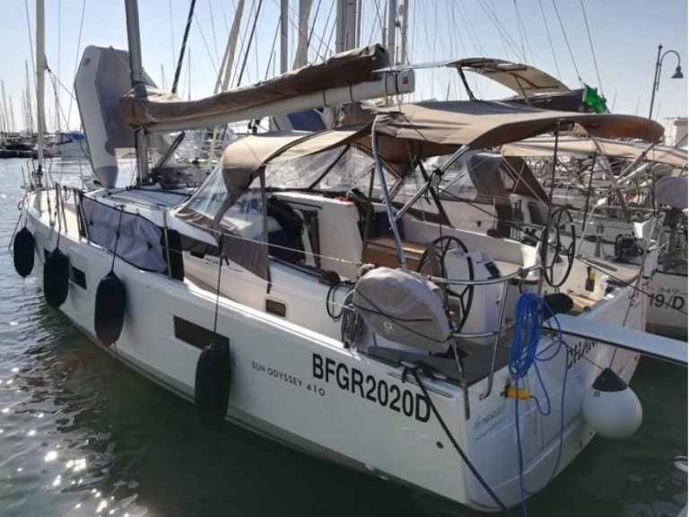 Location à San Vincenzo - Jeanneau Sun Odyssey 410 sur SamBoat