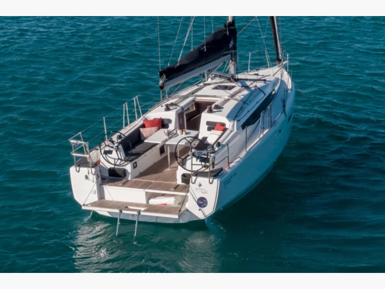 Location bateau La Trinité-sur-Mer pas cher Sun Odyssey 380