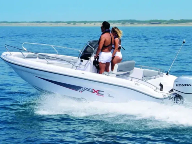 Location Bateau à moteur 4XC avec permis