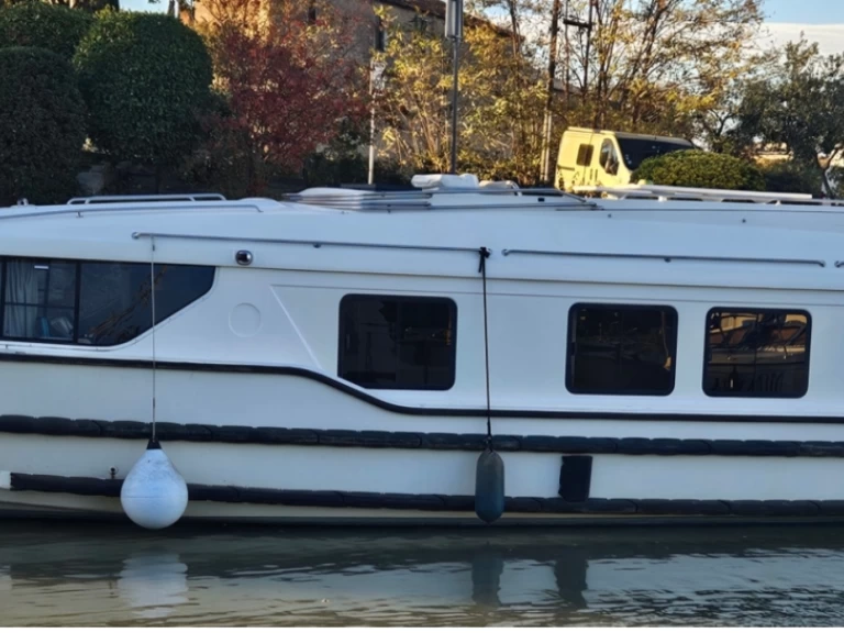 Le Boat Vision 3 a louer à Capestang