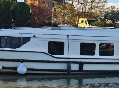 Le Boat Vision 3 charter bareboat or skippered in  Capestang