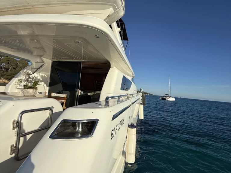 Yacht à louer à Fontvieille au meilleur prix