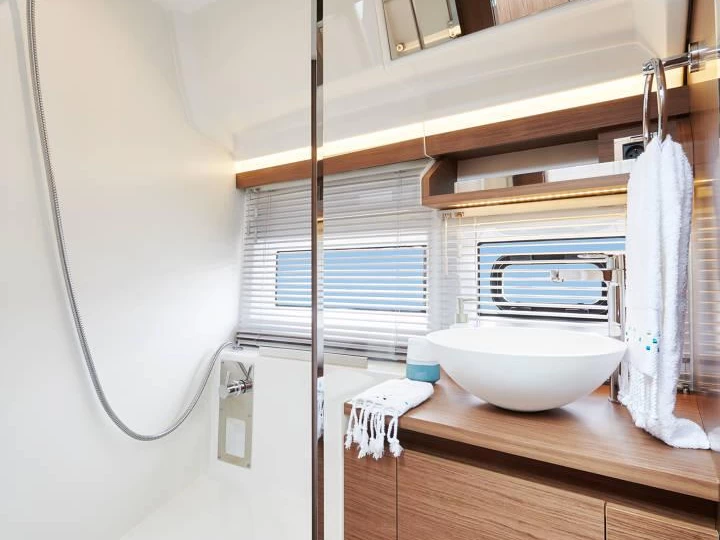 Louer Bateau à moteur avec ou sans skipper Jeanneau à Makarska