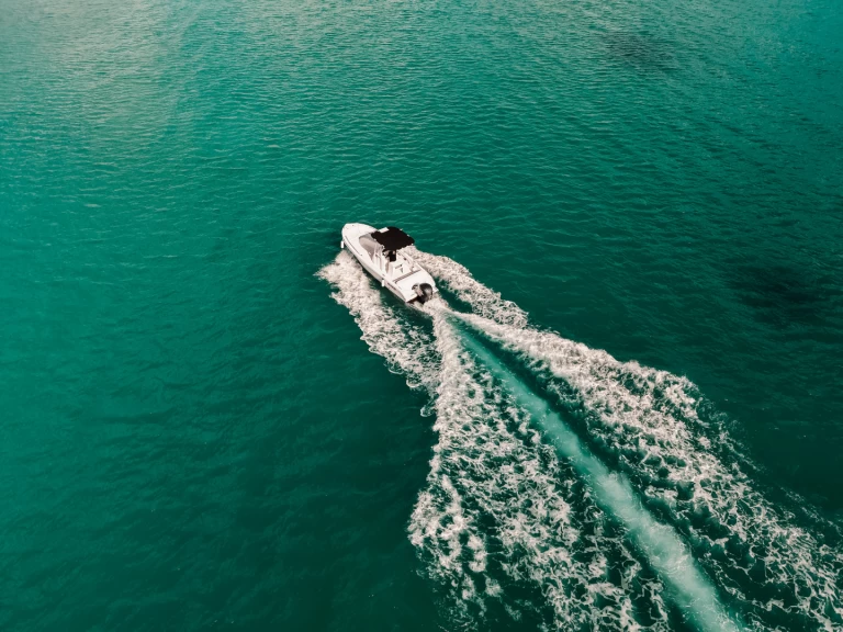 Bateau à moteur à louer à Le Gosier au meilleur prix