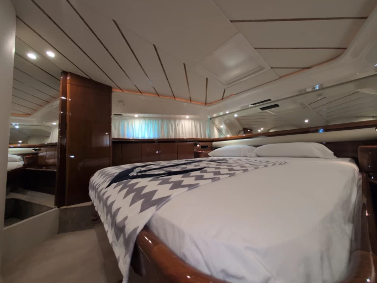 Louer Bateau à moteur avec ou sans skipper Ferretti à Cádiz