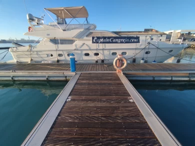 Alquiler Lancha Ferretti con o sin  título de navegación