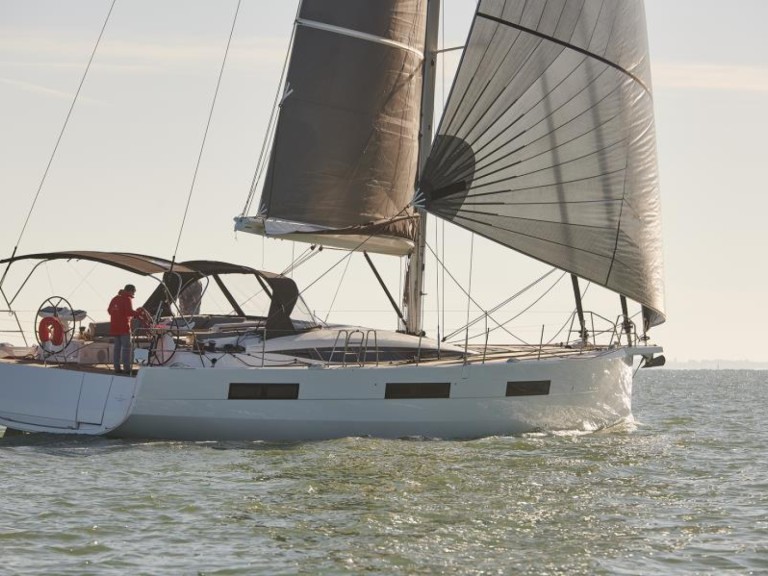 Location bateau Néa Péramos pas cher Jeanneau 60