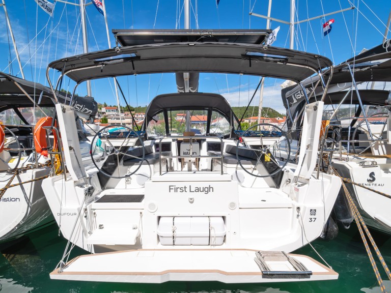 Dufour Dufour 37 a louer à Skradin