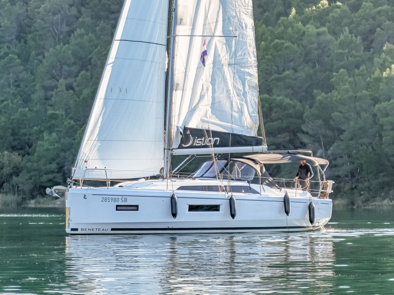 Louez un Bénéteau Oceanis 37.1 à Skradin