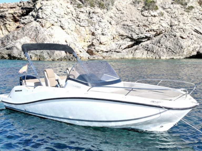 Louer Bateau à moteur avec ou sans skipper Quicksilver à Espagne
