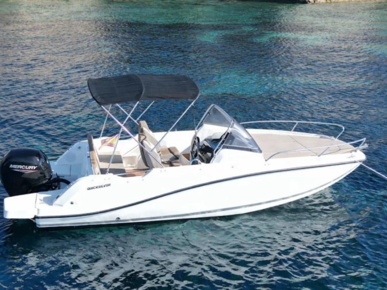 Location Bateau à moteur Quicksilver avec permis