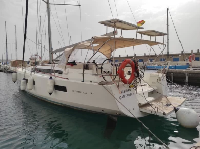 Hire Sailboat Jeanneau with a boat licence