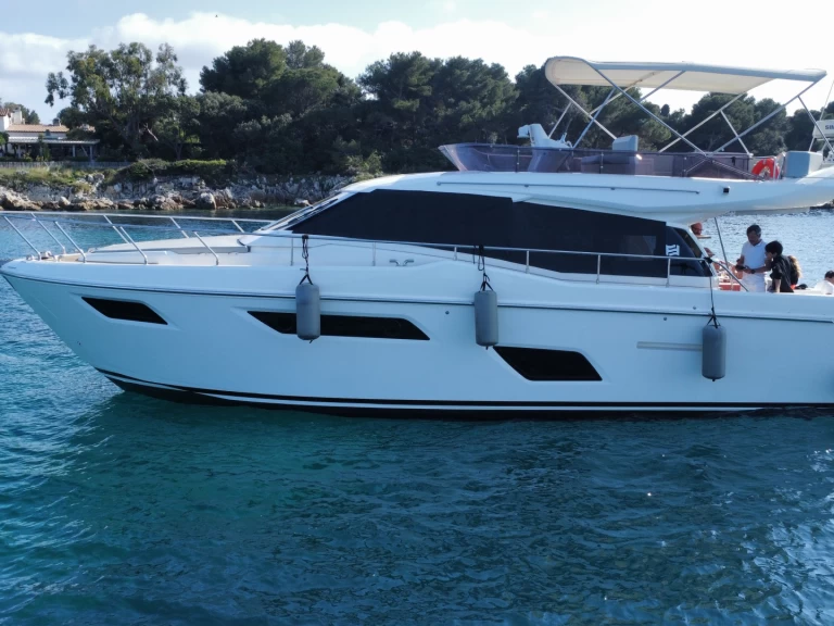 Location Bateau à moteur à La Napoule - Ferretti 450 FLY