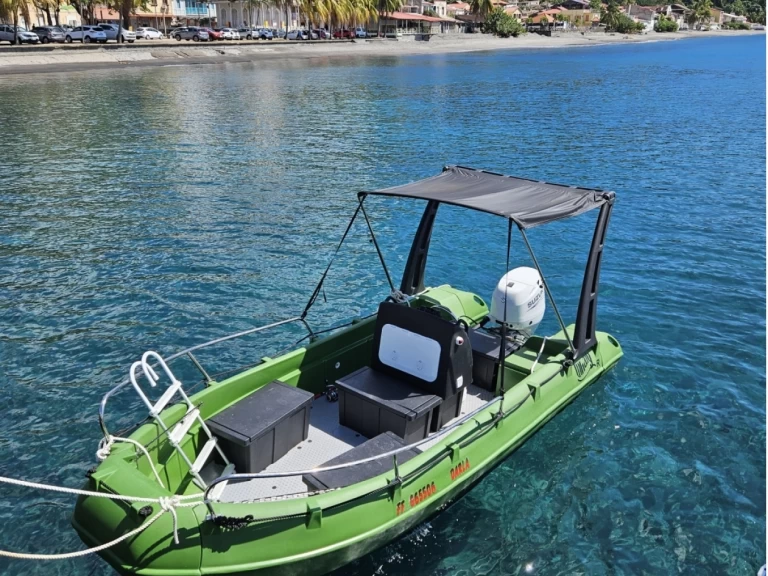 Bateau à moteur à louer à Le François au meilleur prix