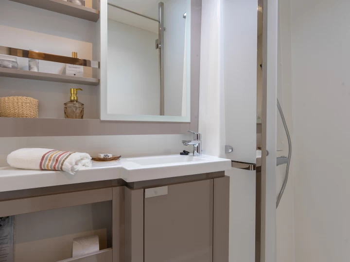 Location bateau Fountaine Pajot Elba 45 à Olbia sur Samboat