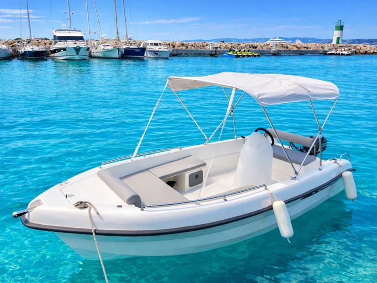 Location Bateau à moteur Karel avec permis