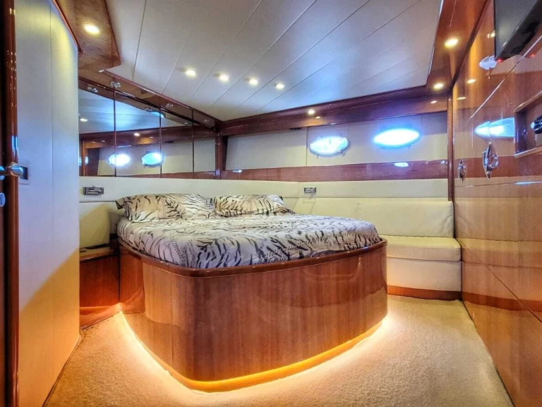 Location Bateau à moteur Pershing avec permis