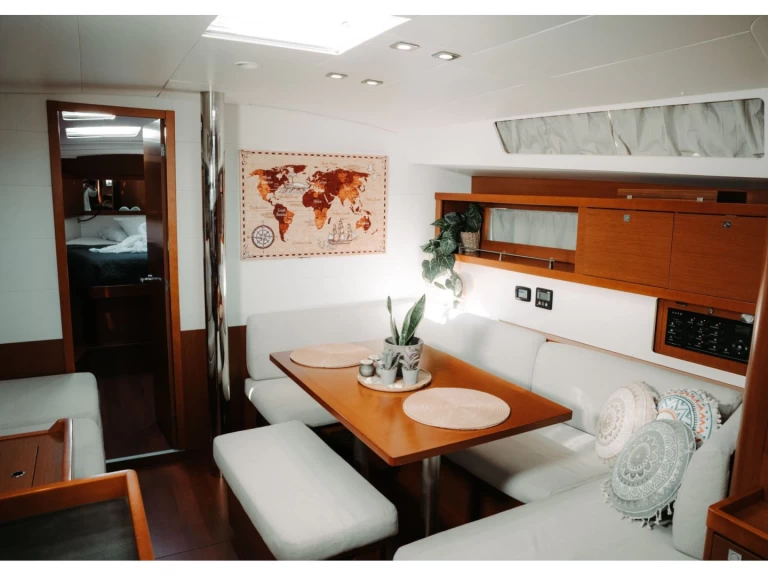 Voilier à louer à Álimos au meilleur prix