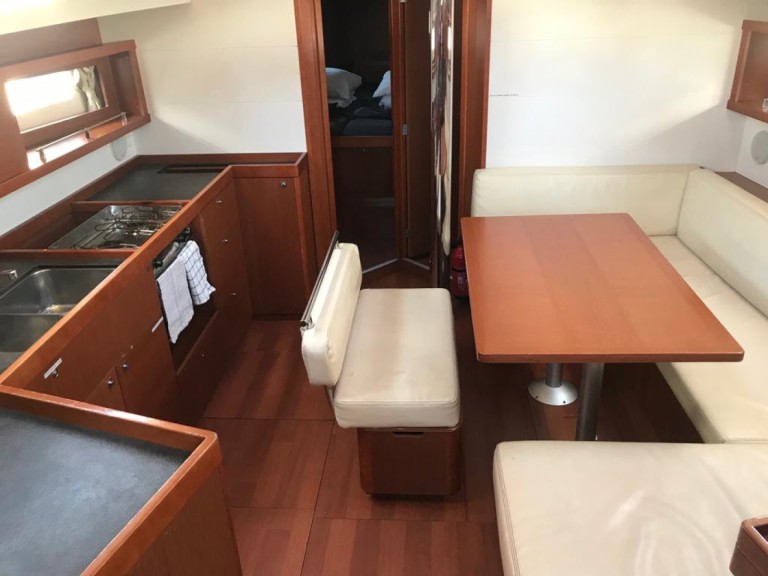 Bénéteau Oceanis 45 a louer à Las Galletas