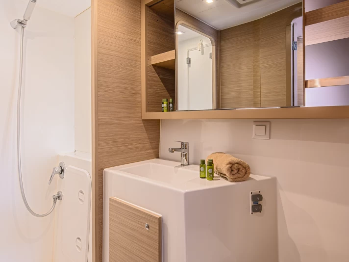 Location bateau Trogir pas cher Lagoon 42