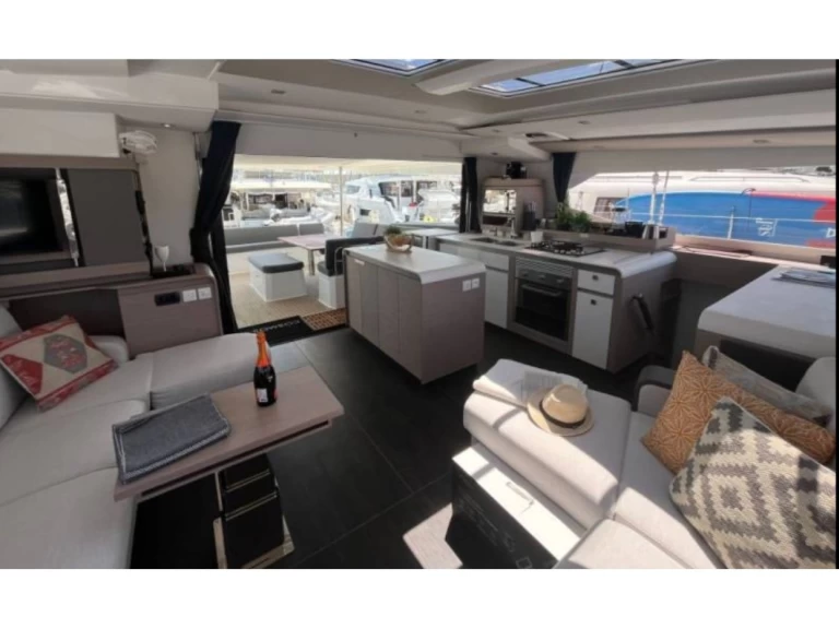 Location à Álimos - Fountaine Pajot Aura 51 sur SamBoat
