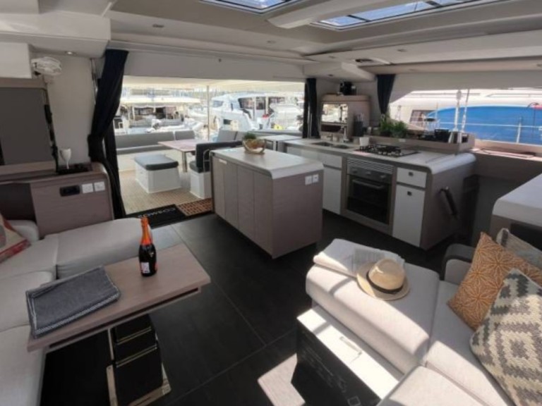 Louez un Fountaine Pajot Aura 51 à Álimos