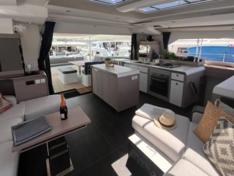 Louez un Fountaine Pajot Aura 51 à Álimos