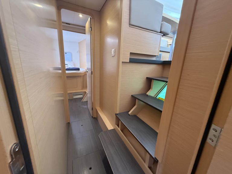 Location bateau Nikiána pas cher Lagoon 42, 2020,  Air Condition, Generator, Water maker, Solar panel, Only with skipper, 2 SUP offered free