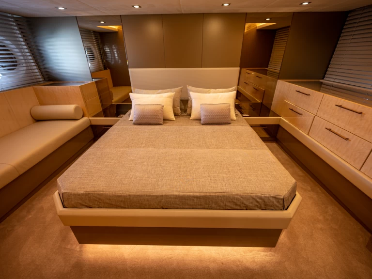 Location à Castellammare di Stabia - Bénéteau Monte Carlo Yacht 66 sur SamBoat