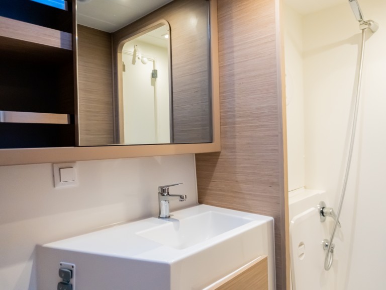 Location bateau Tivat pas cher Lagoon 42