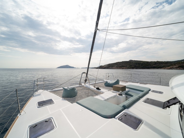 Catamaran à louer à Néa Péramos au meilleur prix