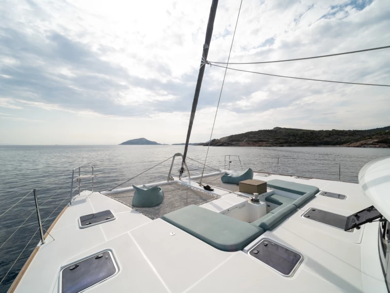 Catamaran à louer à Néa Péramos au meilleur prix